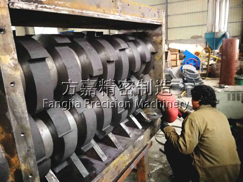 輪胎撕碎機(jī)