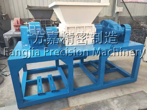 廢舊家具撕碎機(jī)